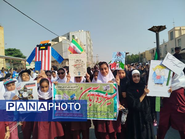 حضور پرشور مردم و دانش‌آموزان بندر لنگه در مراسم ۱۳ آبان