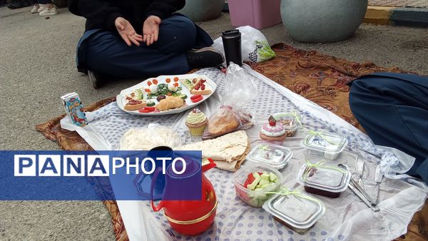 دختران شاد با صبحانه سالم در دبیرستان هیات امنایی فرزانگان ملارد
