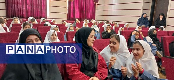 افتتاح پایگاه بسیج دانش‌آموزی در دبستان قرآنی نرجس ناحیه یک کرج