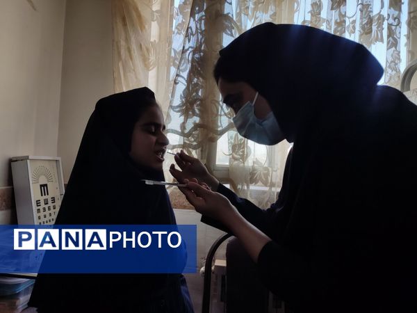 اجرای طرح سلامت دهان و دندان و فلوراید تراپی در مدرسه مریم بهارستان دو 