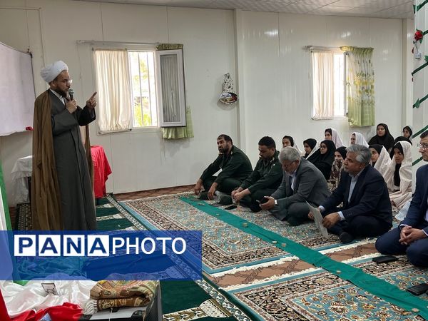 نواختن زنگ نماز در دبیرستان شهید محمدی پور خلیل آباد 