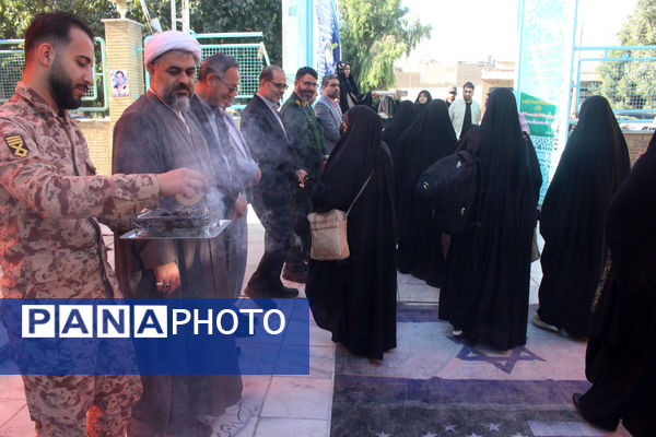 اعزام نخستین گروه از دختران دانش‌آموز ناحیه یک قم به اردوی راهیان نور