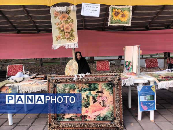 نمایشگاه دست سازه‌ها، نمایش حضور سوادآموزان