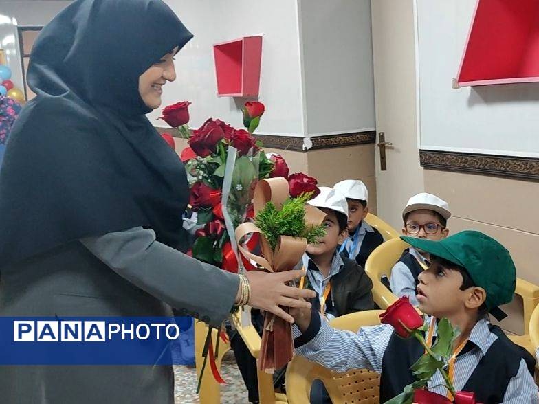 آیین جشن شکوفهها در دبستان شاهد شهید بهنام محمدی ناحیه 2 کرج