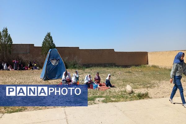 برگزاری اردوی درون مدرسه‌ای در مدرسه شهید معتمدی گزکوه