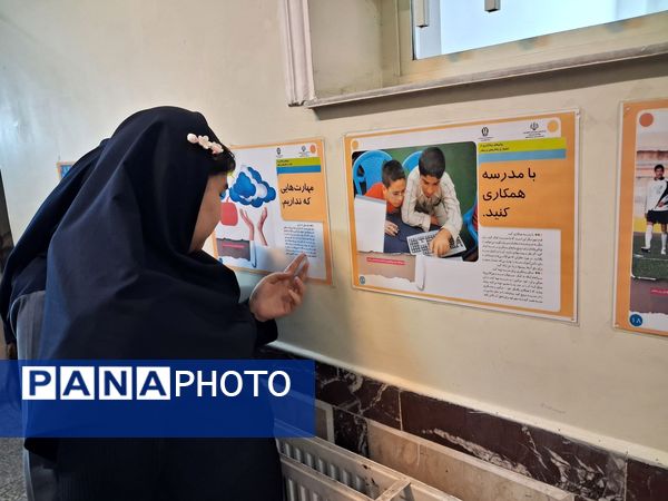 نمایشگاه سیار مدرسه‌ای با عنوان پیشگیری از اعتیاد 