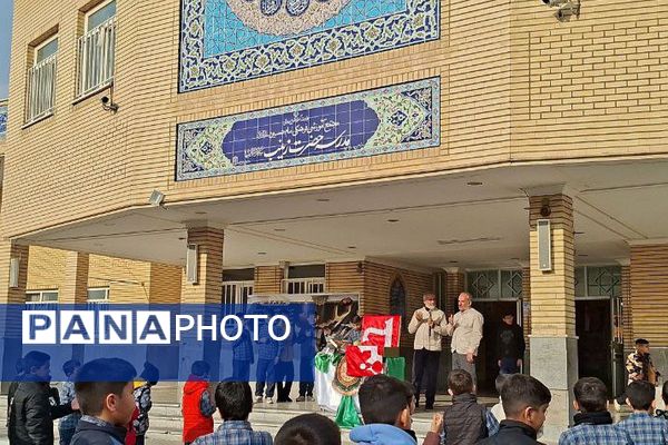 تجدید عهد دانش آموزان مدرسه ایمان ورامین با امام حسین (ع) 