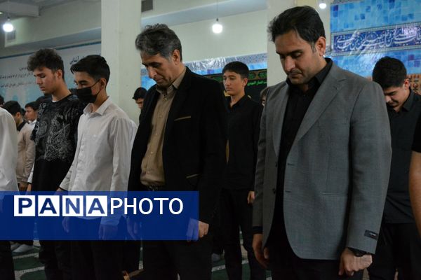 نماز باران در مدرسه شهدای علم و فناوری بهارستان‌دو