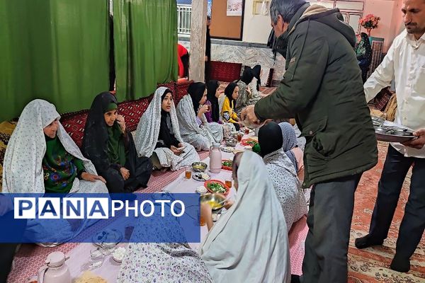 اعتکاف دانش‌آموزی در مسجد جامع شهر بار نیشابور 