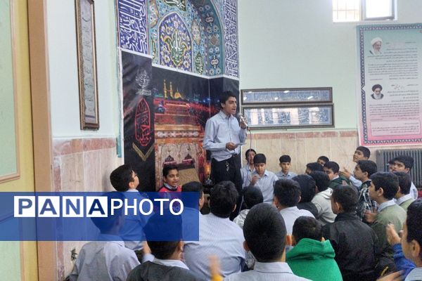 طنین «یا فاطمه(س)» در مدرسه شهید چمران؛ مراسم عزاداری و نماز جماعت به یاد بانوی دو عالم