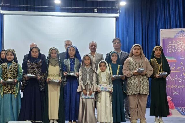 برگزاری دومین دوره مسابقات شعرخوانی دانش‌آموزی در بافق