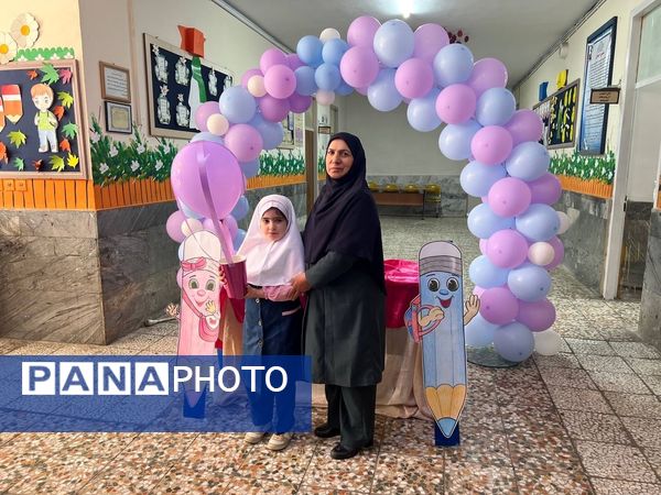 برگزاری جشن شکوفه‌ها در دبستان دخترانه المهدی ناحیه 2 کرج 