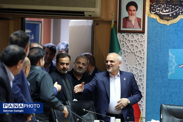امضای تفاهم‌نامه‌ وزارت آموزش و پرورش و شرکت‌های خودروساری، صنعتی و معدنی کرمان