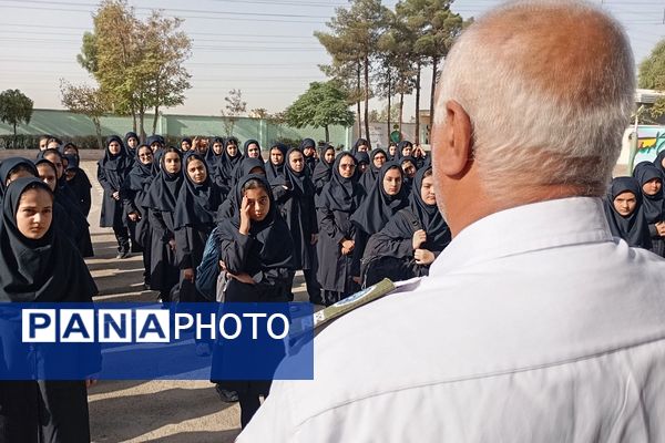 آمادگی پیشتازان دبیرستان ریحانه النبی باقرشهر برای آغاز سال تحصیلی 