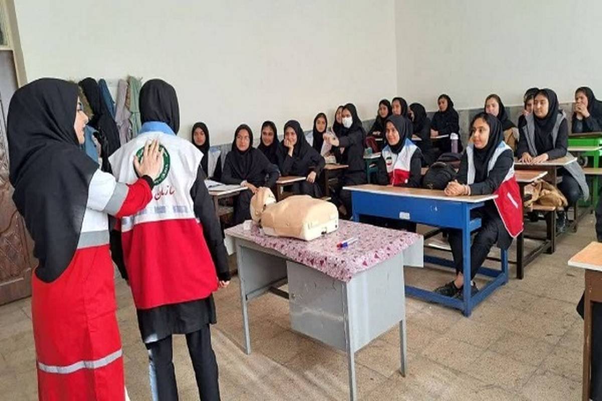 آموزش کمکهای اولیه، مسئولیتپذیری و اعتمادبهنفس را در کودکان و نوجوانان تقویت میکند
