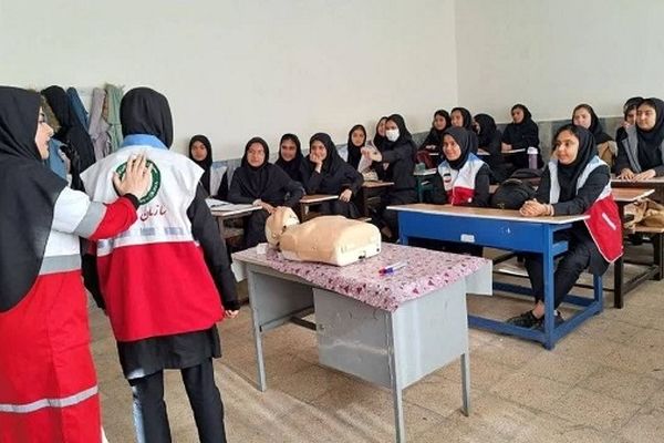 آموزش کمک‌های اولیه، مسئولیت‌پذیری و اعتمادبه‌نفس را در کودکان و نوجوانان تقویت می‌کند