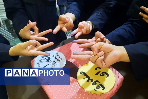 انتخاباتی با شکوه در دبیرستان نرجس یک