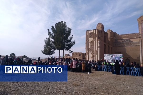 پیاده‌روی خانوادگی به مناسبت نیمه شعبان در روستای زوزن