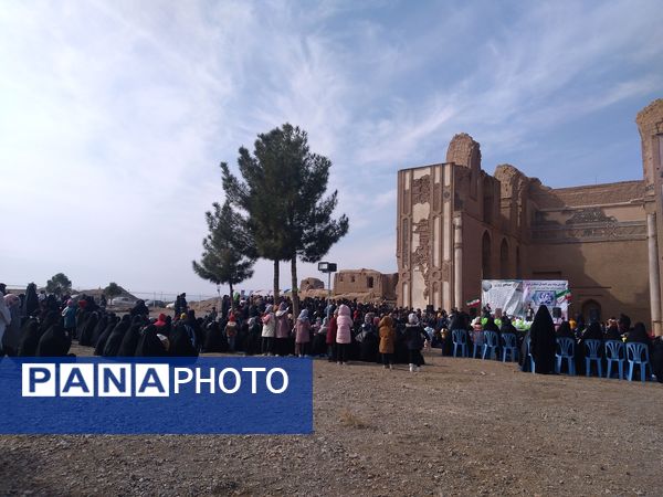 پیاده‌روی خانوادگی به مناسبت نیمه شعبان در روستای زوزن