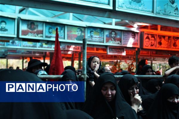 جلوه‌های حزن و خشم در مراسم تشییع شهدا