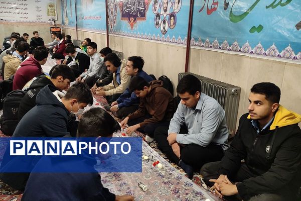 در اغنای دل‌ها هنرستان موفقیان اسلامشهر میزبان آیین فاطمیه و سفره احسان بانوی نور بود