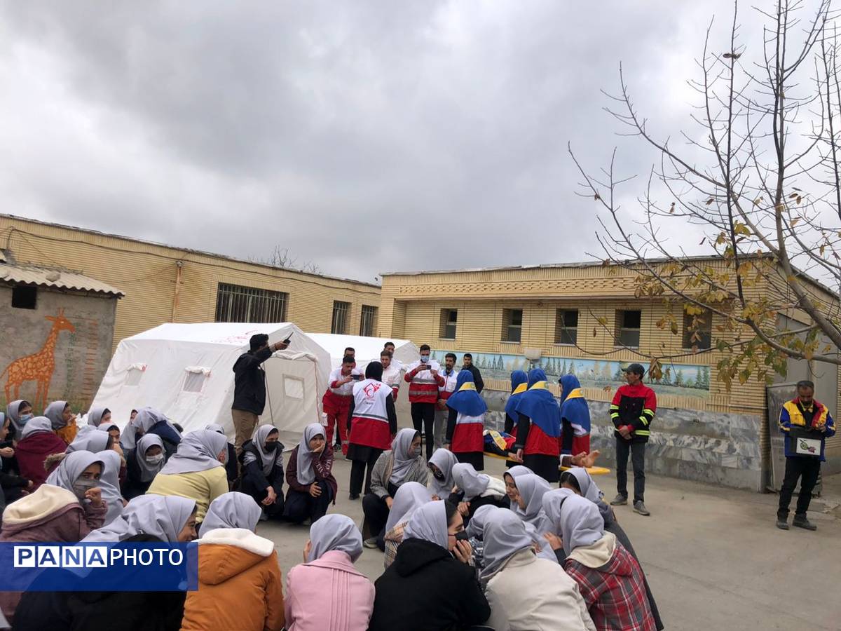 برگزاری مانور زلزله در شهرستان رازوجرگلان 