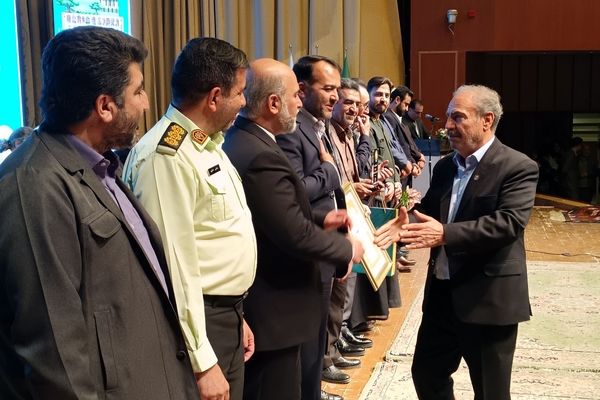 آیین بزرگداشت مردان نامدار با حضور چهره‌های فرهنگی و هنری در فرهنگسرای شهرکرد 