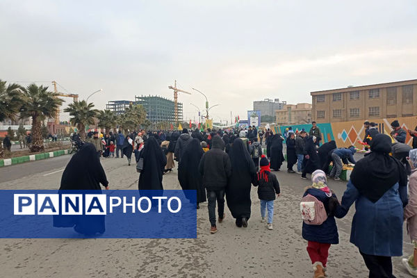 شادپیمایی مردم قم در جشن نیمه شعبان