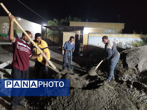 بهسازی کف مدارس خاکی رودان با همت خیرین و گروه‌های جهادی