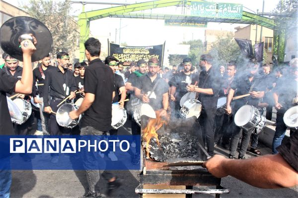 حضور پرشور کودکان قمی در دسته‌های عزاداری روز تاسوعا 