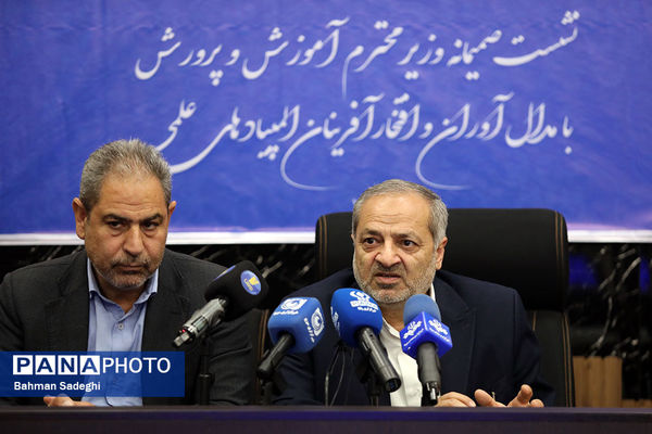 نشست صمیمی وزیر آموزش و پرورش با مدال آوران المپیادهای علمی