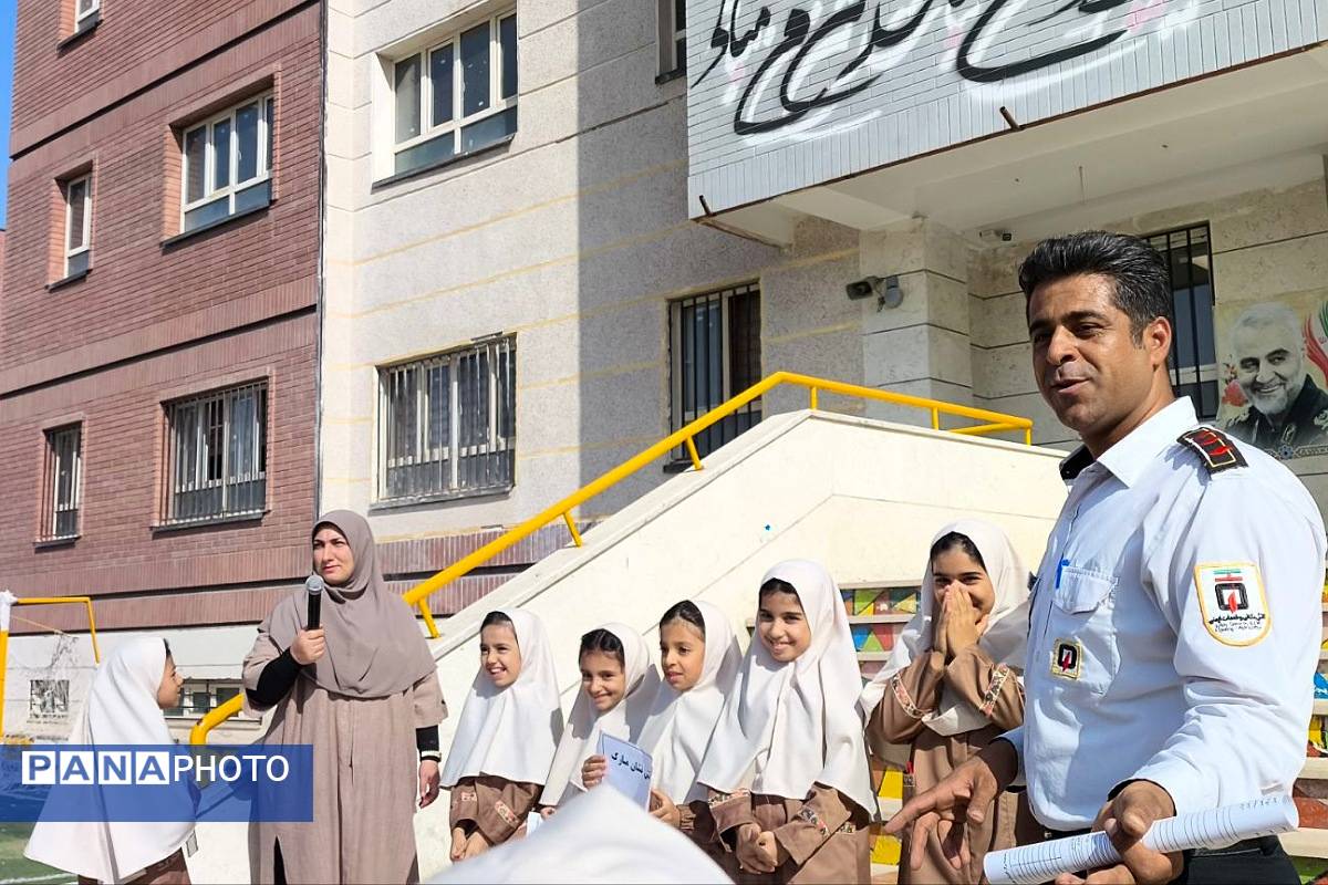 حضور آتش‌نشانان و برپایی نمایشگاه نقاشی در مدرسه حدیث به مناسبت روز آتش‌نشانی