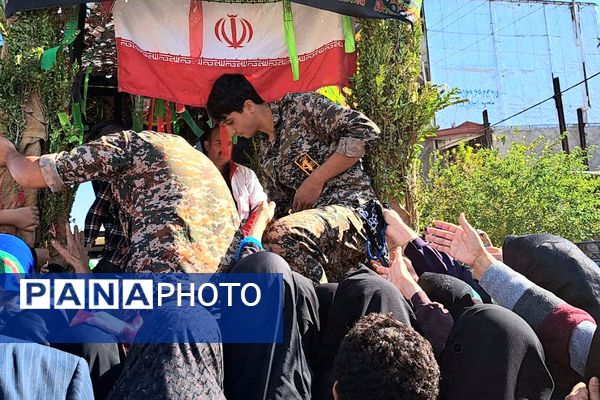 حضور پرشور مردم اَفرینه در آیین استقبال از شهید گمنام