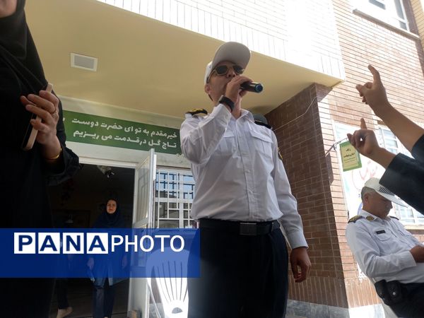 گرامیداشت هفته نیروی انتظامی در دبستان فرهنگ فرازمند