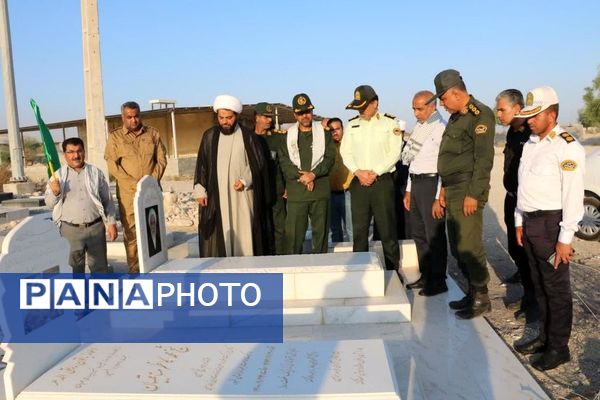 غبارروبی مقبره و مزار شهدای گمنام در شهرستان بندرخمیر