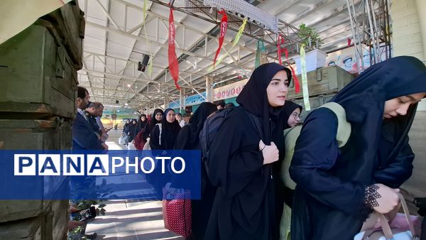 مراسم بدرقه دانش‌آموزان دختر مدارس شهرستان ملارد به مناطق عملیاتی جنوب کشور 