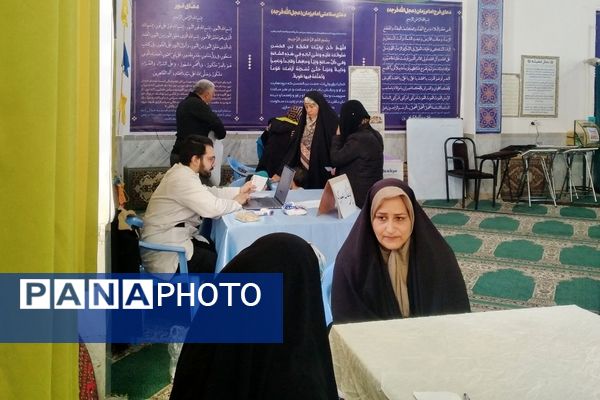 میزخدمت رایگان به‌مناسبت روز پرستار در ماهدشت‌ کرج