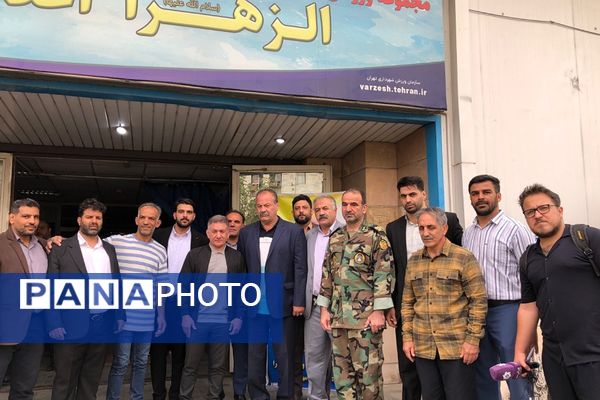 حضور معاون زمینی ارتش جمهوری اسلامی ایران در کنار پیشکسوتان و قهرمانان کشتی در سالن ورزشی الزهرا ناحیه 2 شهرری 