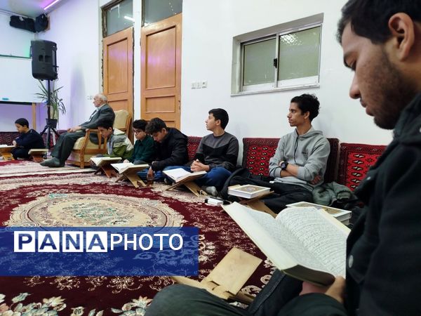 محفل انس با قرآن کریم در ماه مبارک رمضان در کاشمر