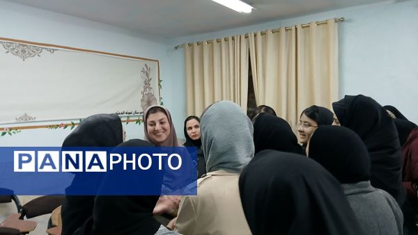 تحویل کارنامه در دبیرستان نمونه اندیشه