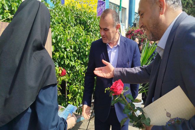 نواخته شدن زنگ سپاس معلم در ساری