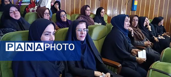 مراسم بزرگداشت مقام معلم و تجلیل از معلمان نمونه در محمودآباد
