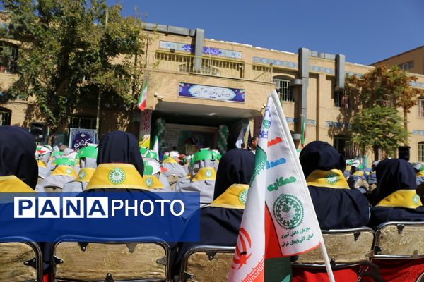 جشن عاطفه‌ها در دبیرستان ۱۳ آبان تبریز