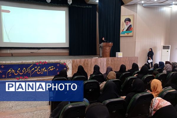 جلسه انجمن اولیا و مربیان دبیرستان پویش در تالار معلم شیراز