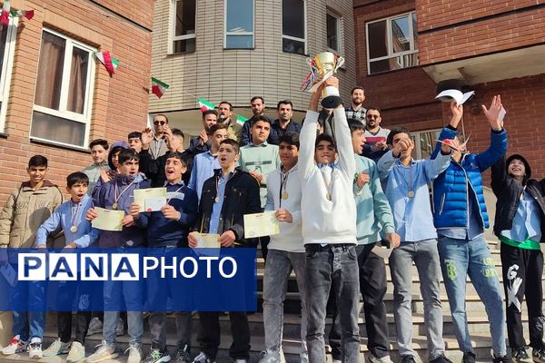 قهرمانی تیم والیبال مدرسه انصارالمهدی در مسابقات منطقه
