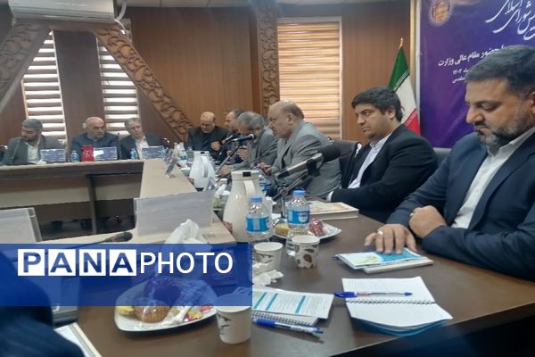 نشست مشترک اعضای کمیسیون آموزش و تحقیقات مجلس، مدیران آموزش و پررش استان خراسان رضوی و وزیر آموزش وپرورش در مشهد