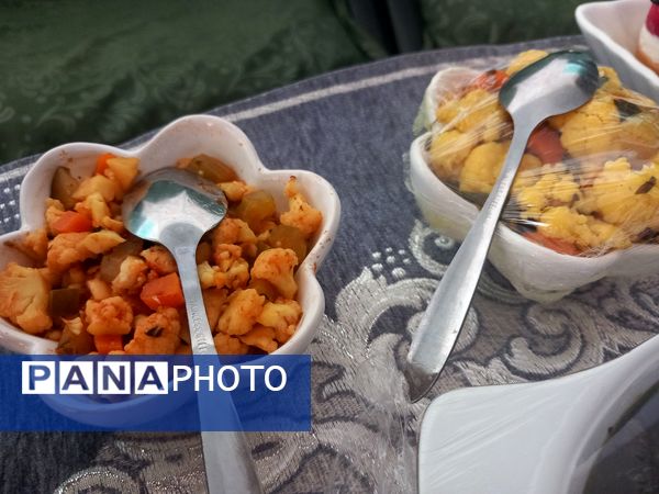 جشنواره غذاهای بومی محلی به‌مناسبت ایام‌الله دهه فجر در آموزشگاه علاقبندنیا ملارد