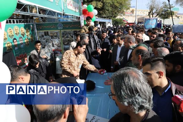  از قاب نگاه نوجوان تا فریاد «مرگ بر استکبار»