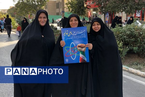 اجتماع عظیم دانش آموزان ناحیه دو شهرری به مناسبت یوم الله ۱۳ آبان در میدان نماز