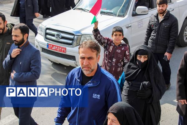 حضور حماسی کودکان و نوجوانان دورود در راهپیمایی 22 بهمن